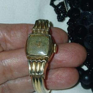 Ladies Vintage Elgin Windup Watch